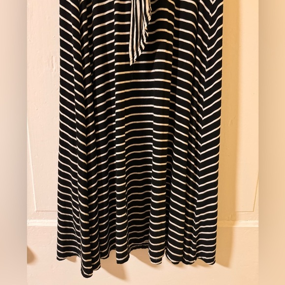 Max Studio Black White Striped Front Tie Maxi Dress: Medium - Picture 5 of 9